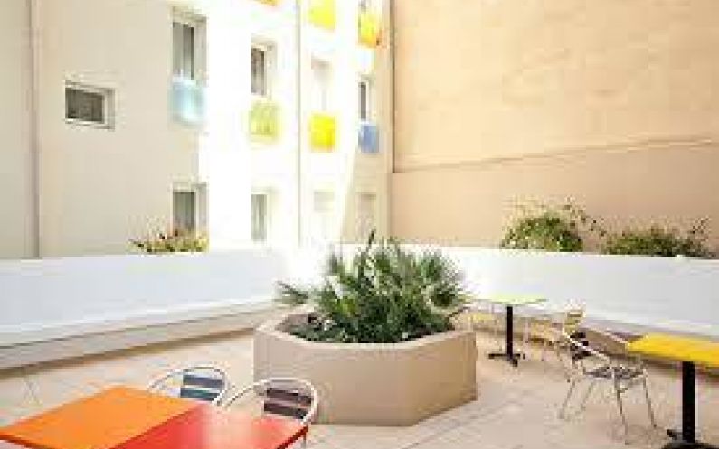 Les Estudines Castellane